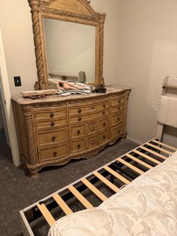 Free dresser !!