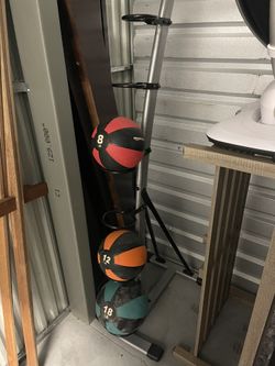 Medicine Ball Holder With 3 Medicine Balls For Gym 