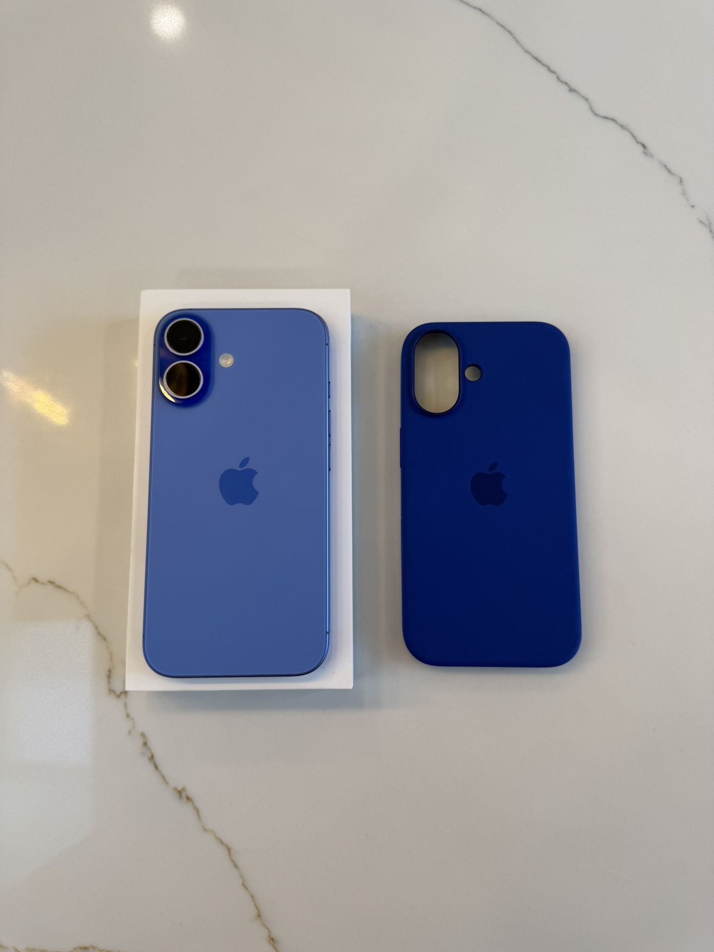 APPLE IPHONE 16 128 GB BLUE UNLOCKED