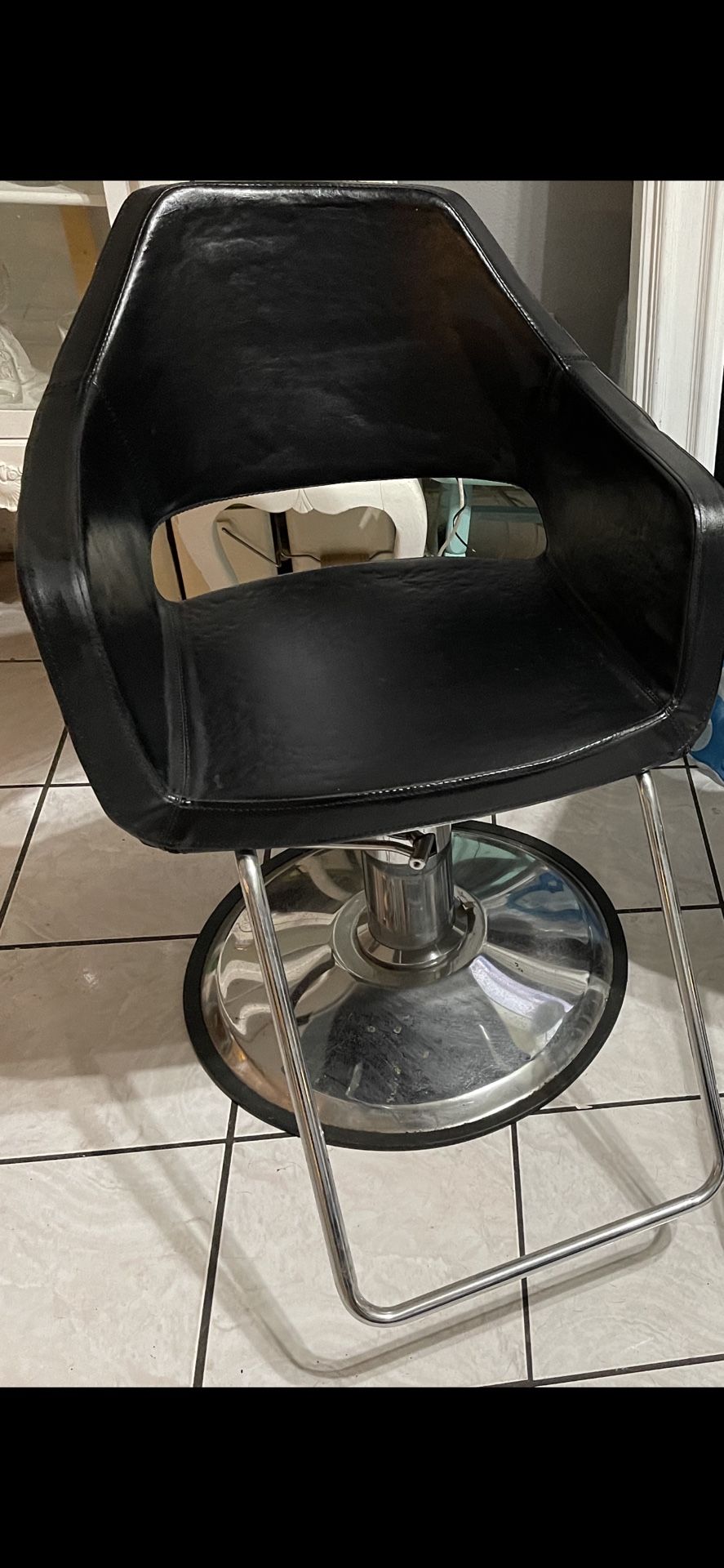 Stylish Salon Chair