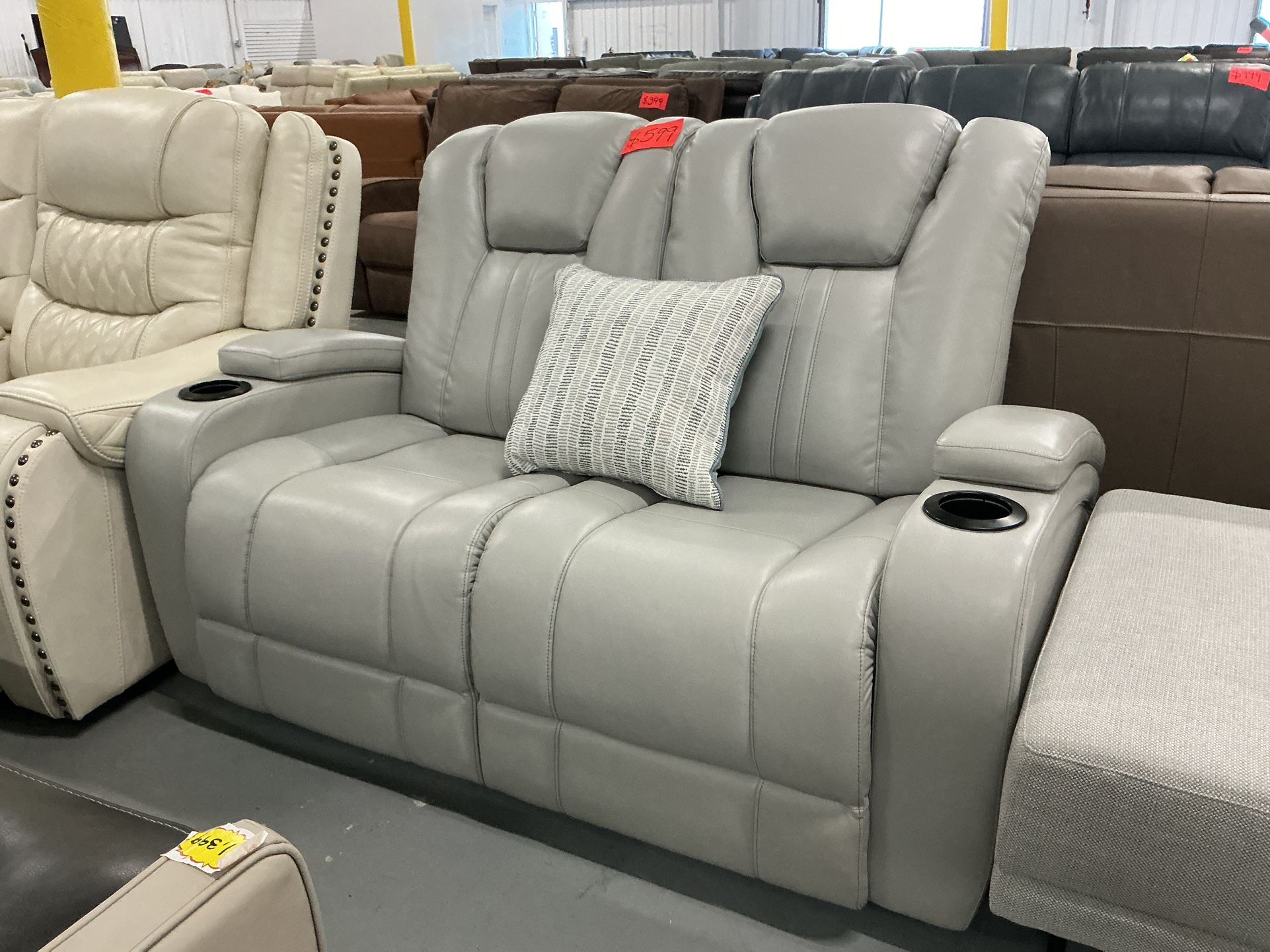 Kingvale Court Stationary Loveaseat