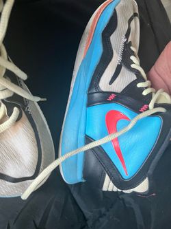 Basketball shoes