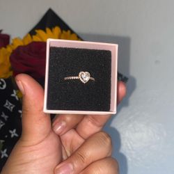 Sparkling Elevated Heart Ring Rose gold plated 