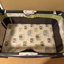 Baby Bassinet/ Playard Nursery 