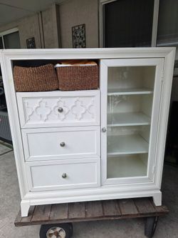 White wood cabine