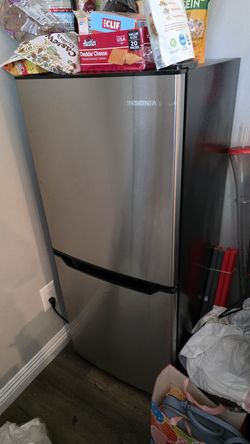 Insignia 4.9 cu ft mini fridge