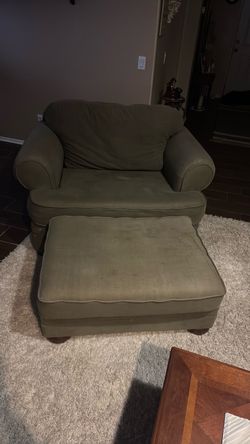 Oversized Armchair with Ottoman