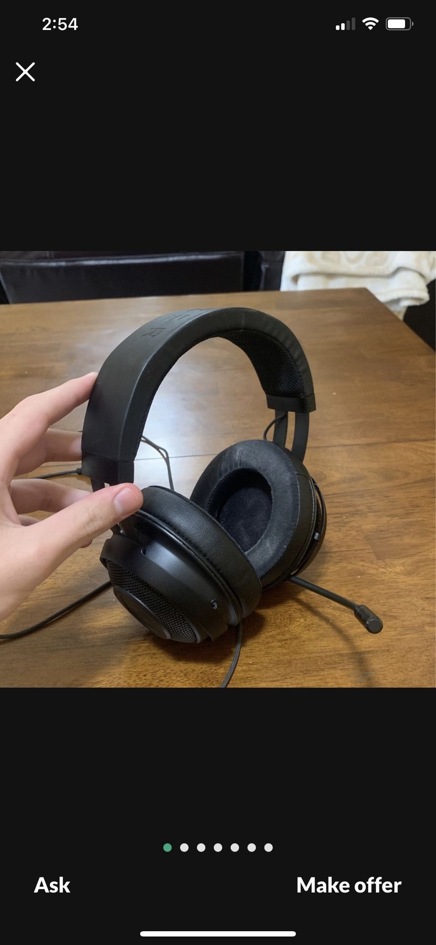 Used, but audio and mic work perfectly. Very minimal visible wears. Includes: - Adjustable headset - Extendable microphone - 3.5 mm headphone jack -