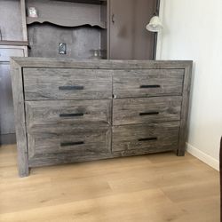 Dresser (Gray Wood) 4Sale !!! ( OBO !!! ) 