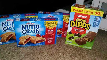 (4) Kellogg's & Quaker bars! Dipps & Nutri grain bars!