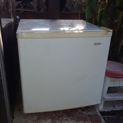 Kenmore Mini Refrigerator With Freezer