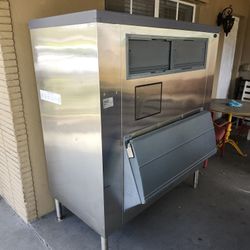 Follett 1320lb Capacity Ice BIN