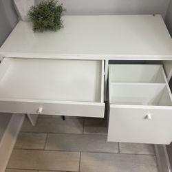 White vanity Makeup Table