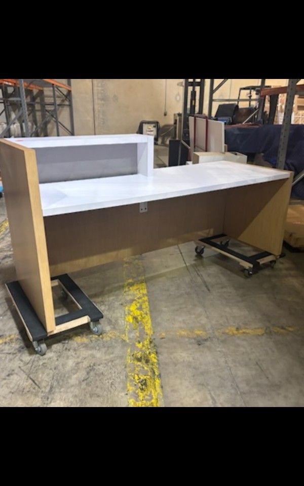 Like New ...... RECEPTIONIST DESK