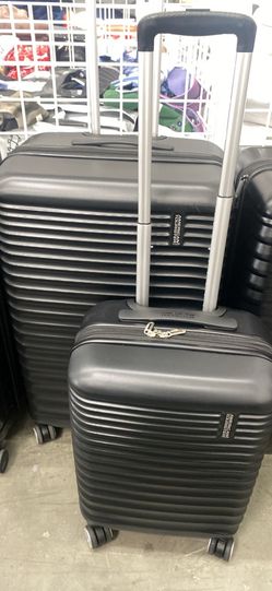 American tourist luggage set