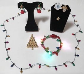 07 Vintage Christmas jewelry