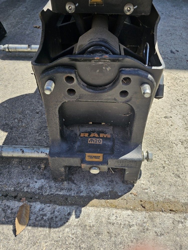 5th Wheel Goose Hitch For A 2500