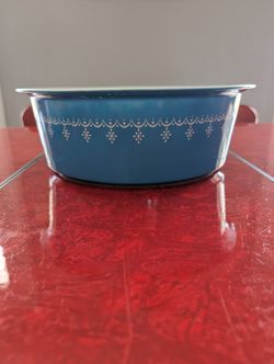 Pyrex Snowflake Blue Big Bertha