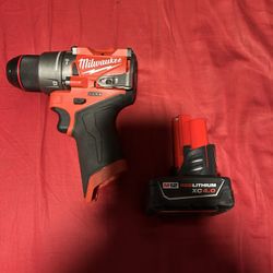 Milwaukee M12 Fuel Brushless Hammer Drill with 4Ah Battery 