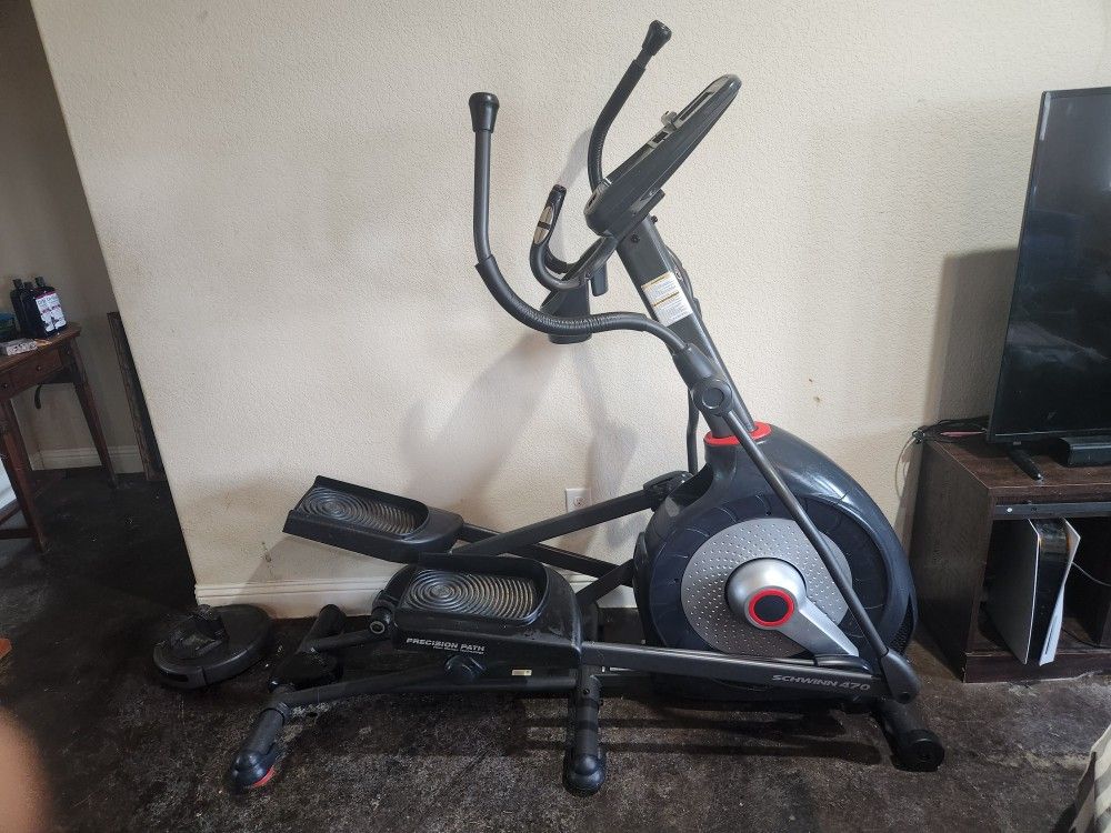 Elliptical Schwinn 470 Precision Path Foot Motion Technology