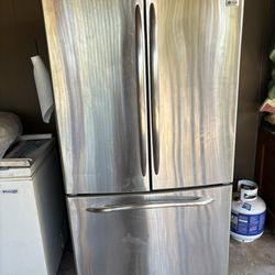 LG Refrigerator 23 Cu.