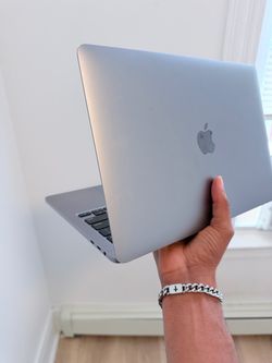 2020 Apple MacBook Laptop Silver intel i7 10th generation