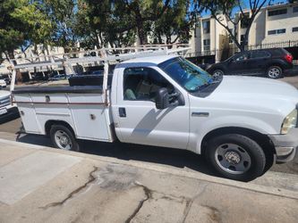 2005 Ford F-350Titulo limpio  150k Clean title