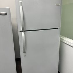Frigidaire Top Freezer Refrigerator 