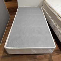 Saatva 8.75" Foundation, Twin, Like New, Perfect Condition