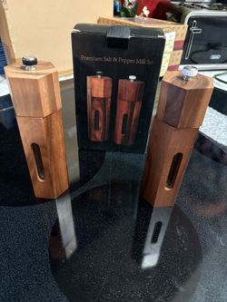 Upwinn New Wooden Salt And Pepper Grinder Set