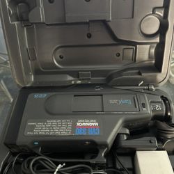 Magnavox CVR-330 Easy Cam VHS-C Camcorder 12:1 Zoom