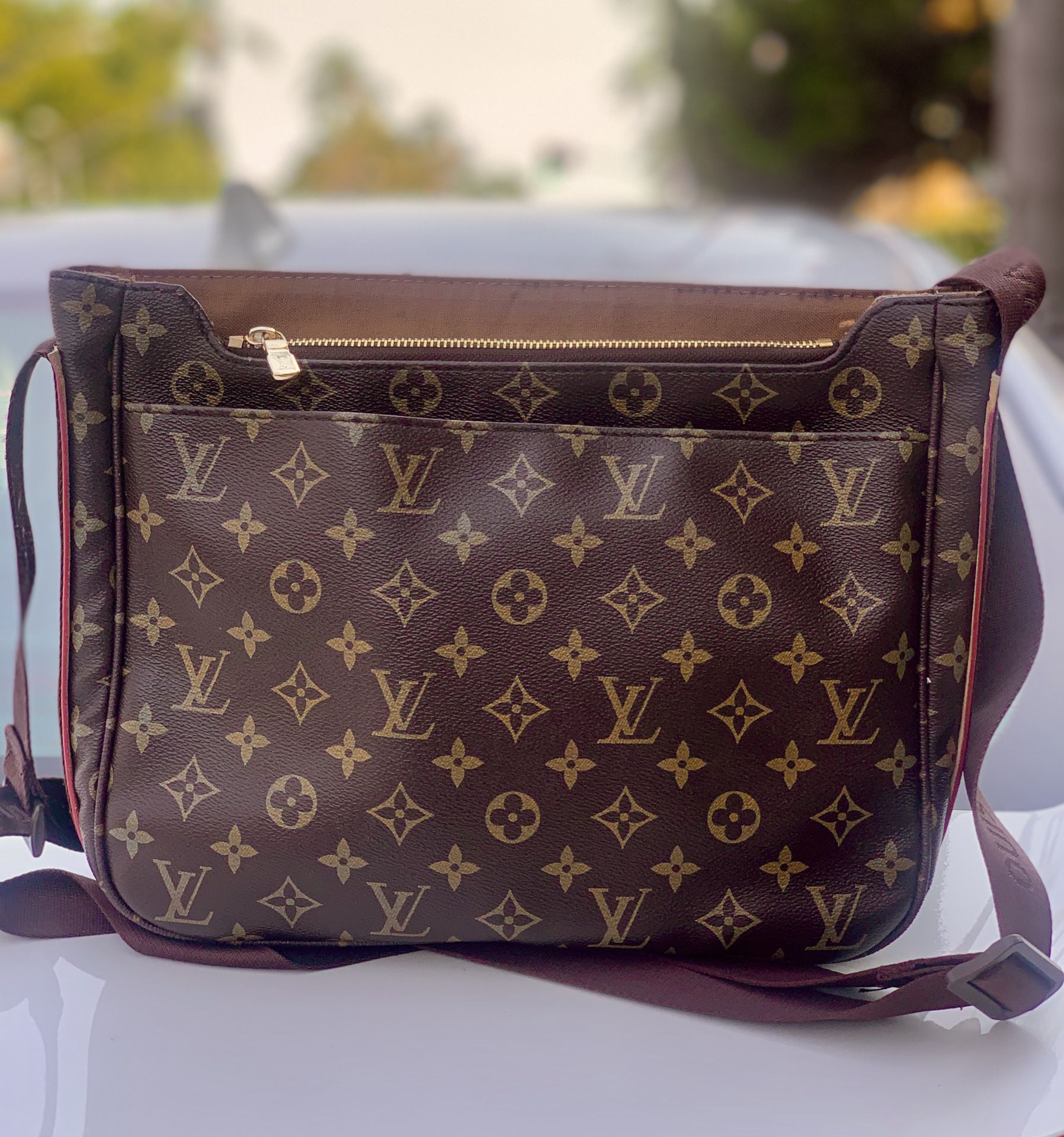 GENUINE Louis Vuitton messenger bag - from 2008 - great shape