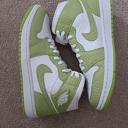 Wmns Air Jordan Retro 1 Mid "Vivid Snake " Size 10.5wmns/9 Men