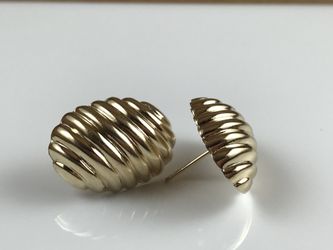 14k Yellows Gold nice fancy style Earrings