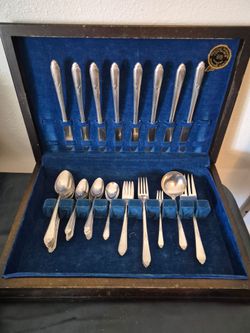 Silver plated silverware set