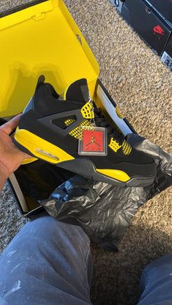 Jordan retro 4 thunder yellow