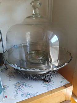 Glass cake holder