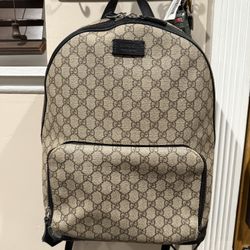 Gucci GG Supreme Backpack Canvas (Large Size)