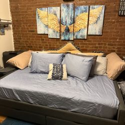Full Size Upholstered Daybed/Tufted Sofa in Dark Grey. 
