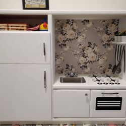 Play Kitchenette