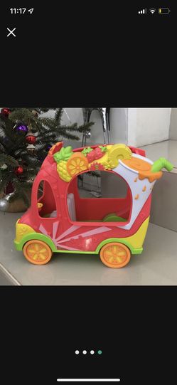 Shopkins truck or van in excellent condition. Great for Christmas gift or a stocking stuffer for a little boy or a girl.