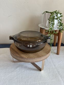 Vintage small Pyrex 019 600 ml amber brown glass bowl casserole dish with a lid from the 1970’s.