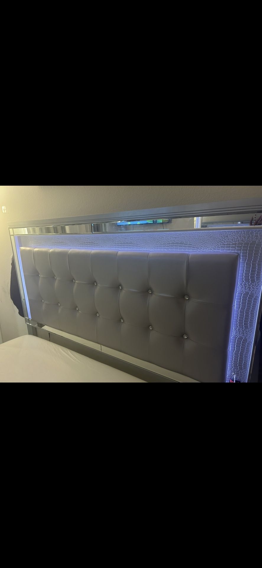 Queen Bed Set 200$