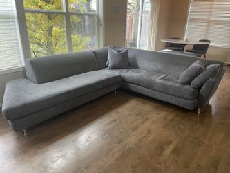 Sectional . Very high Quality Construction !