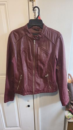 Chaqueta marca Guess Talla L/G semi nuevas