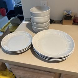 Threshold Westfield Dinner Set Plates/bowls