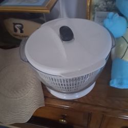 White Kitchenaide Salad Spinner