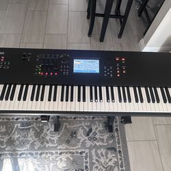 Yamaha MODX8 + (W/Case and manual)