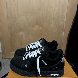 Lv Trainers Size 9