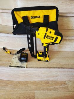 Dewalt 20V MAX XR 16-Gauge Electric Cordless Angled Finishing Nailer Kit (1) 20v 2ah battery/charger